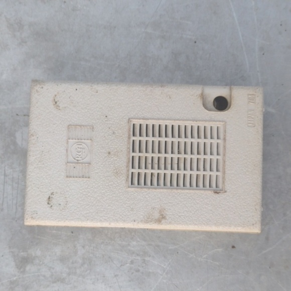 Vintage Portable Transistor Radio - Cream - Picture 3 of 3